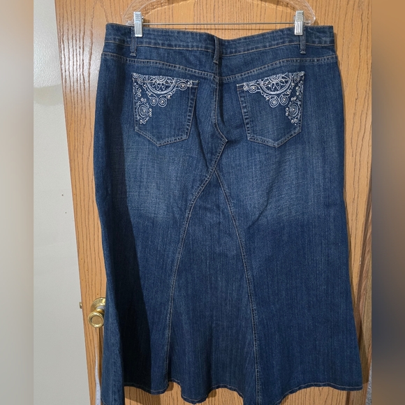 Andianna Sport Embroidered Denim Skirt - Picture 2 of 2